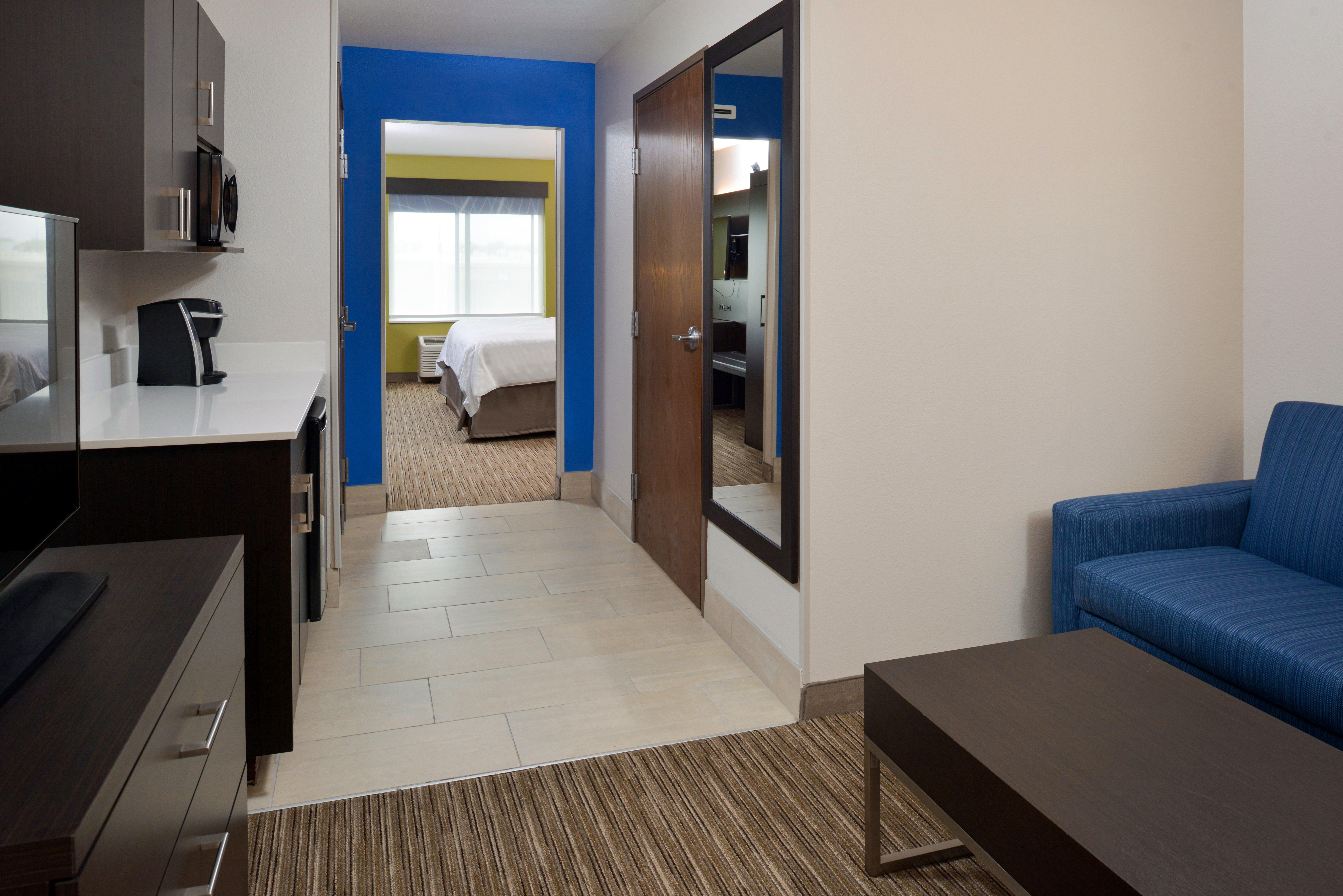 Holiday Inn Express & Suites Pueblo By Ihg Eksteriør billede
