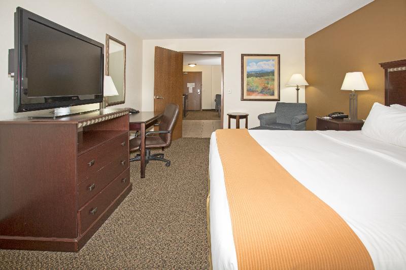 Holiday Inn Express & Suites Pueblo By Ihg Eksteriør billede